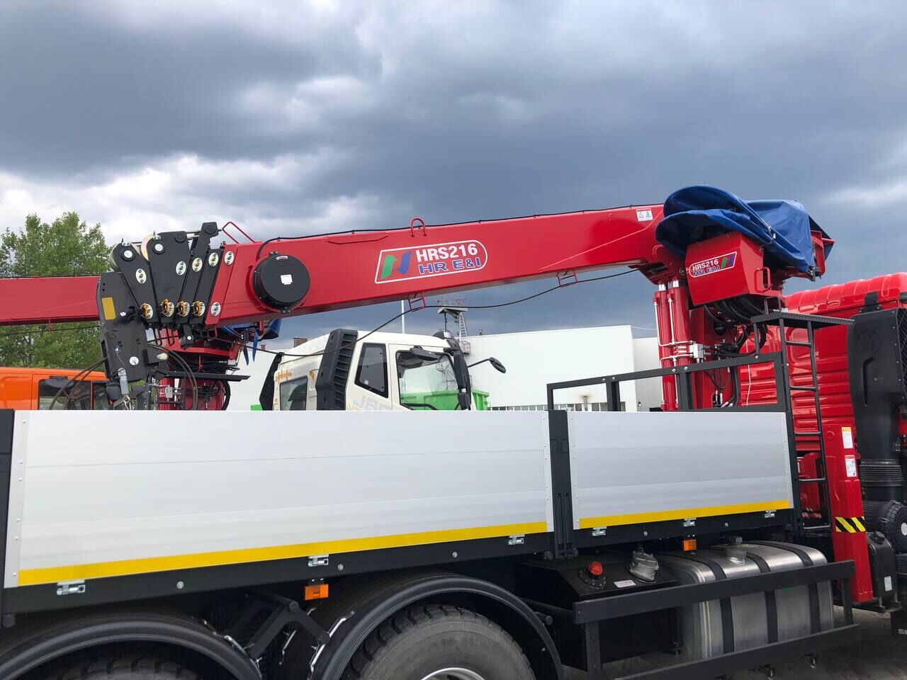 Бортовой автомобиль SHACMAN X3000 6х4 с КМУ Horyong HRS216