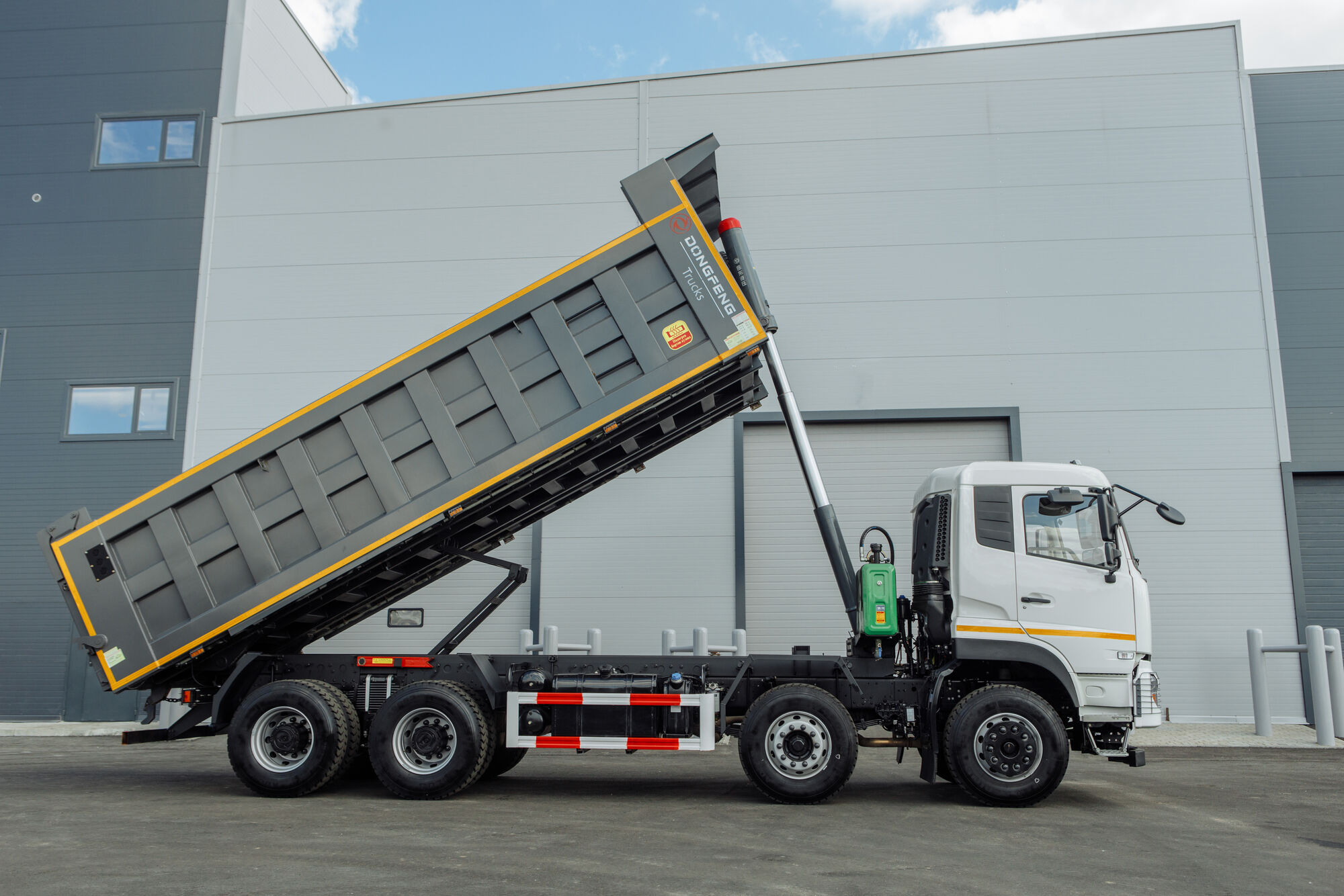 Самосвал Dongfeng KC